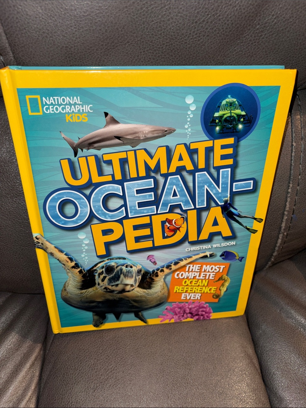 National Geographic Kids Ultimate Oceanpedia - Bright Blue & Yellow Cover